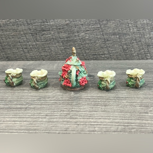 Vintage Miniature Christmas Tea Set Resin Tree Holly Mini 1995 C&F Enterprises - Picture 3 of 9